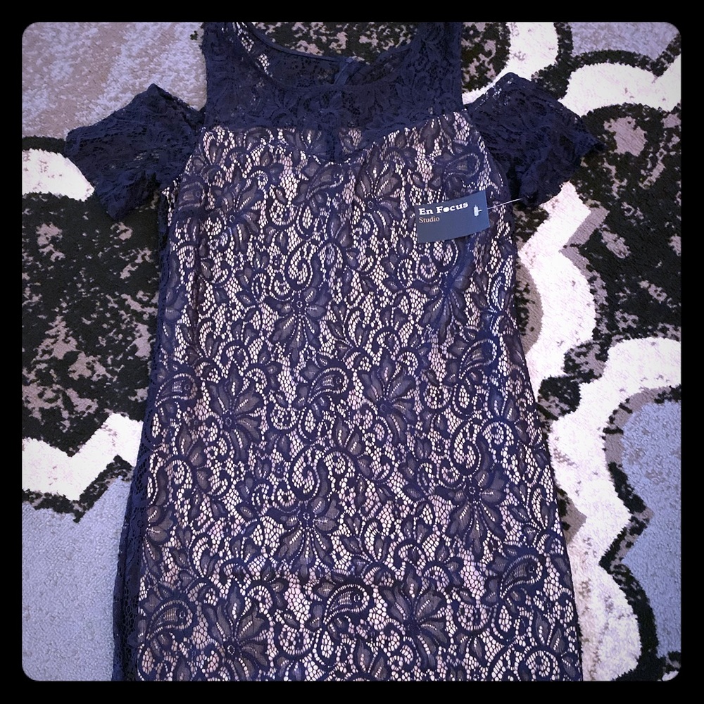 En focus short cold shoulder lace Dress 14P